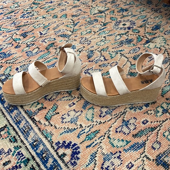 Light cream espadrille wedge sandals - Picture 2 of 2